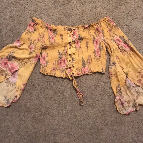 Off the shoulder flare sleeve crop top - Picture 1 of 2